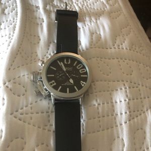 Sports watch with heavy rubber band unit was never worn